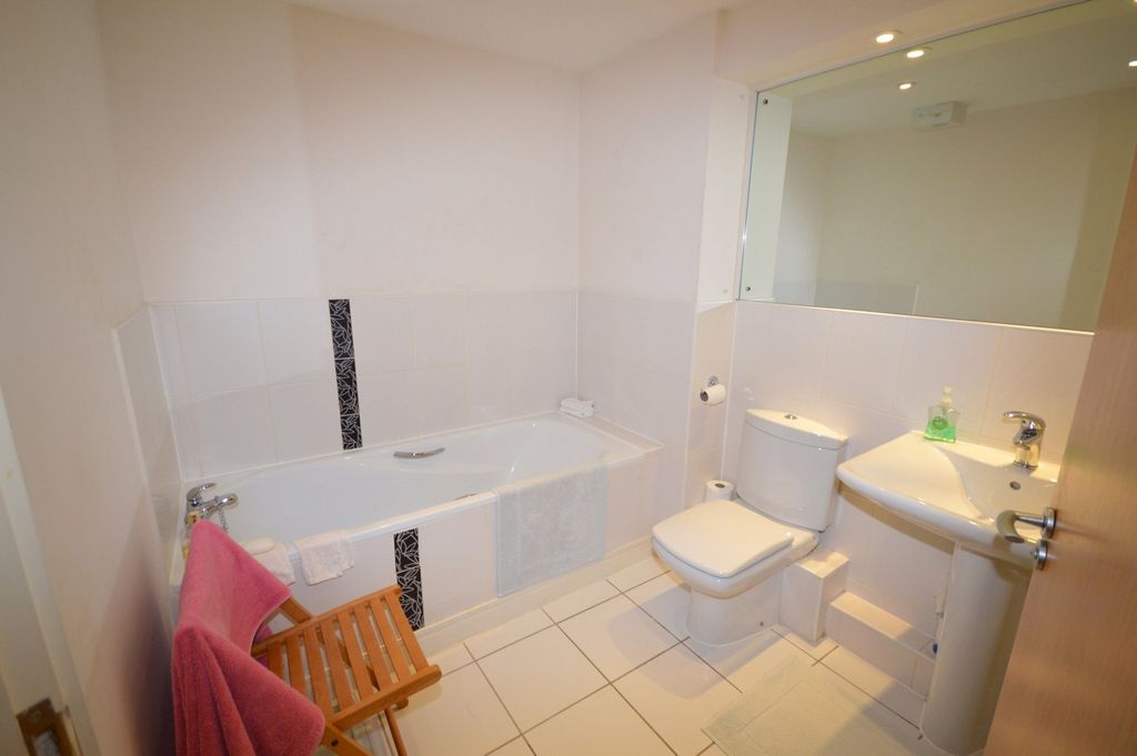 Property photo 2 of 13 Bathroom