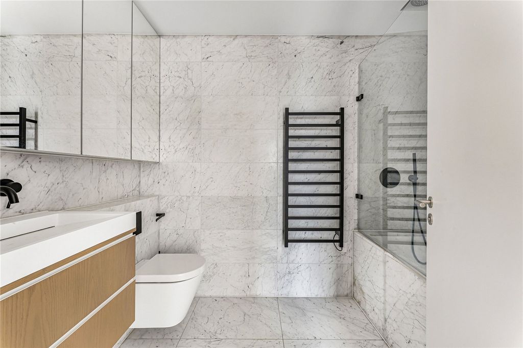 Property photo 3 of 20 Bathroom