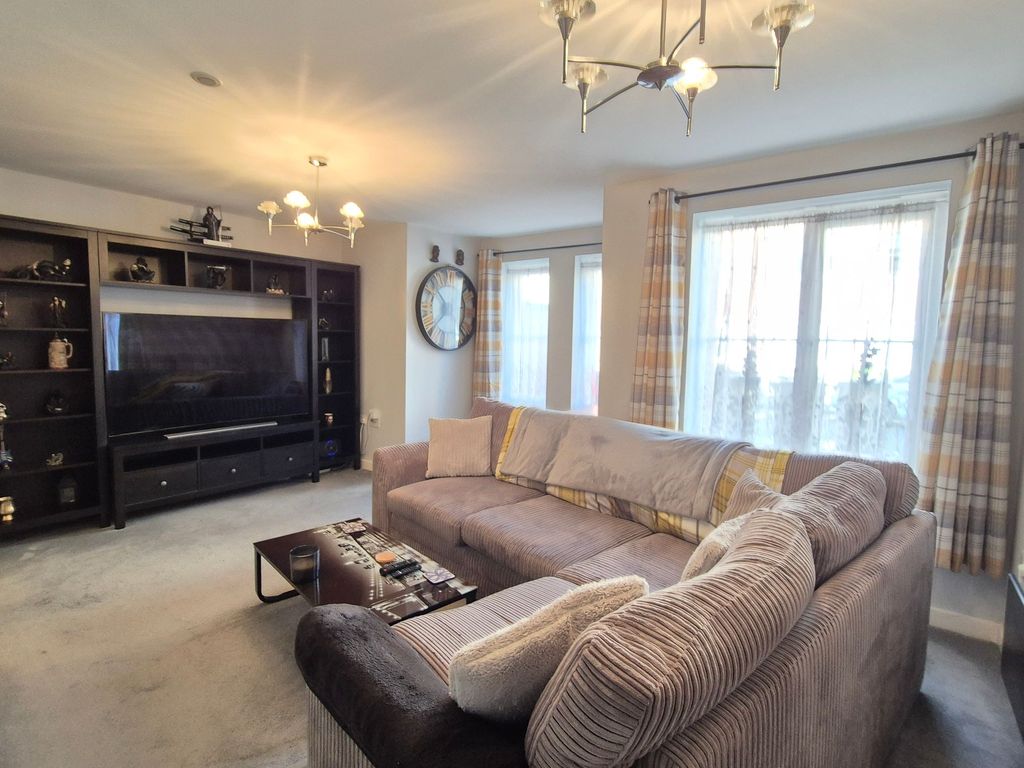 Property photo 3 of 8