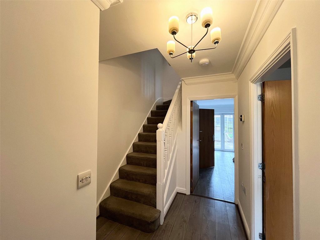 Property photo 2 of 11 Picture No. 08