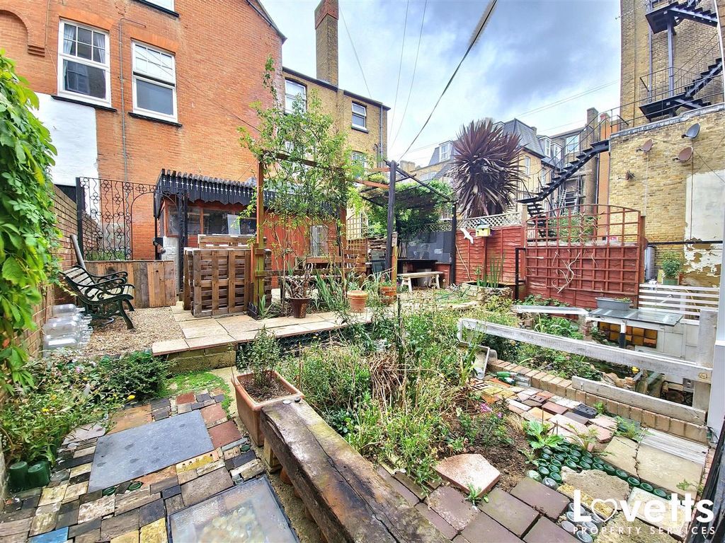 Property photo 2 of 11 Garden.Jpg