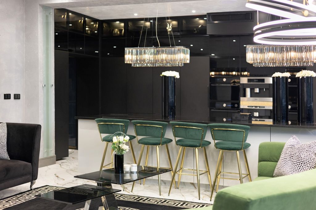 Property photo 2 of 36