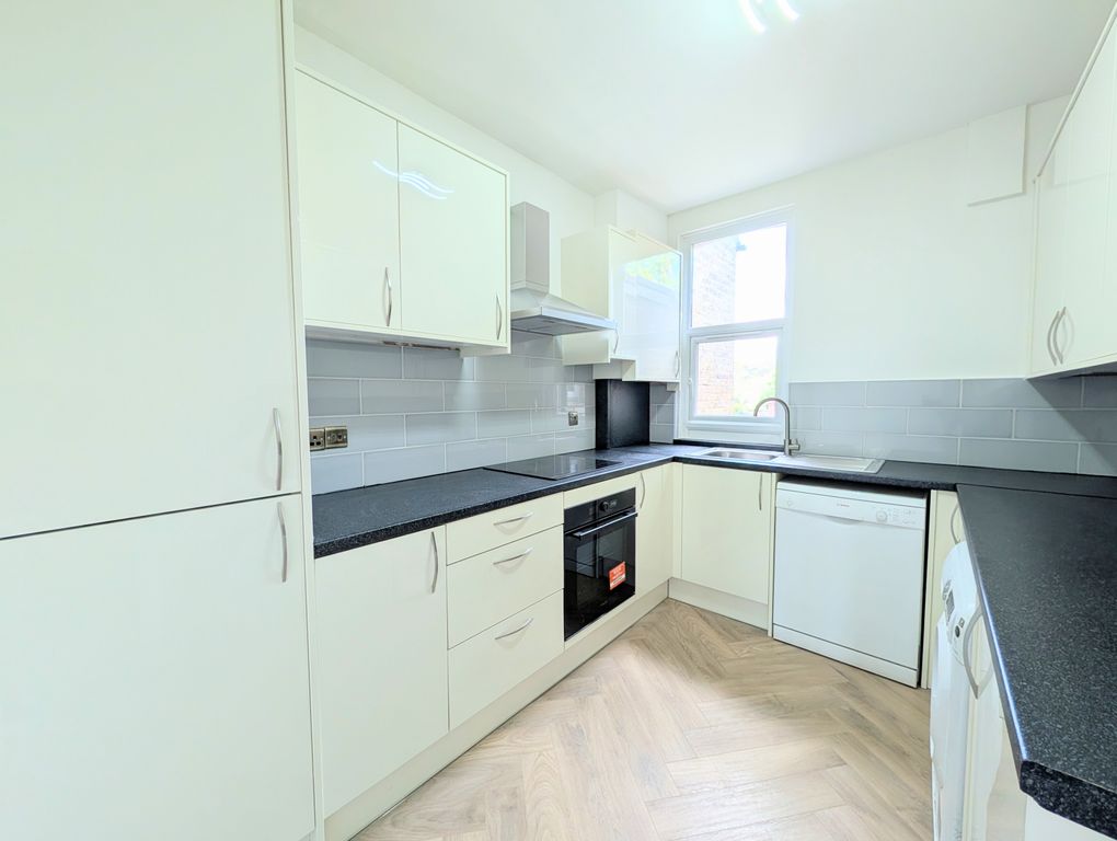 Property photo 1 of 13 2 Bedroom Flat