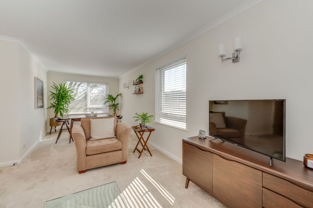 Property photo 2 of 31