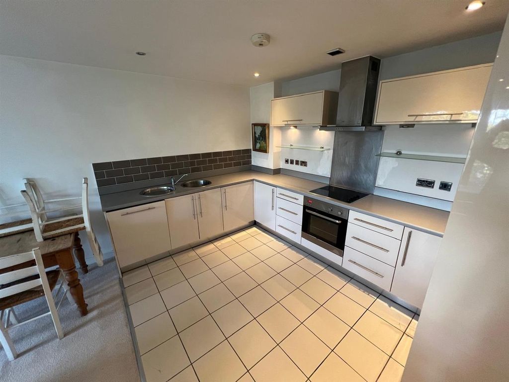 Property photo 3 of 13 Kitchen