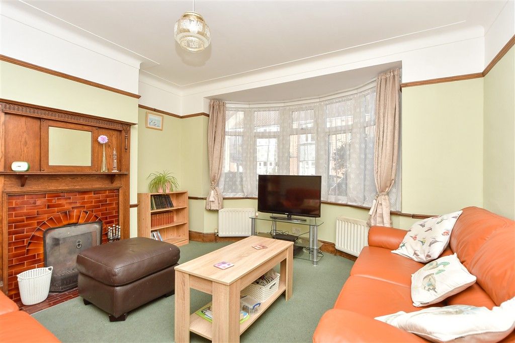 Property photo 3 of 7 Lounge