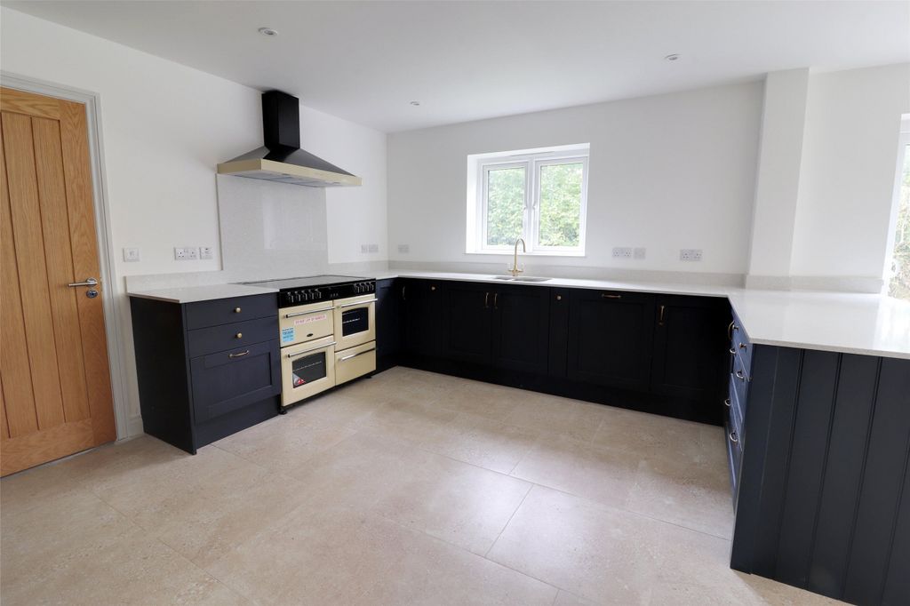 Property photo 2 of 14 Picture No. 02