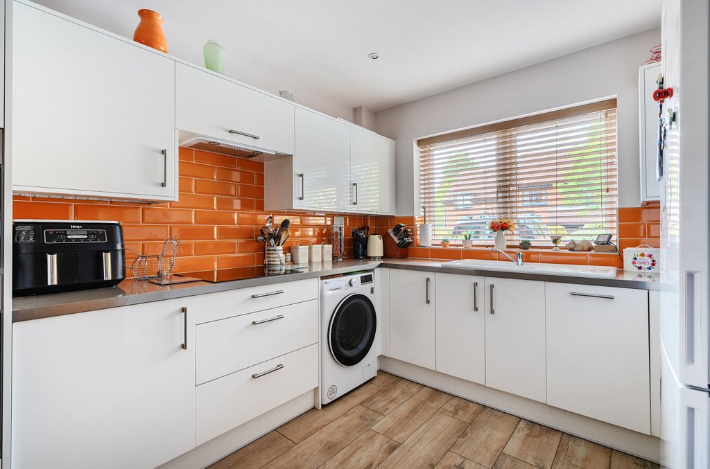 Property photo 3 of 13 1350682-14-68c7Fa...