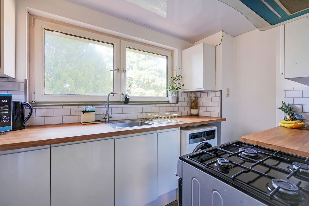 Property photo 2 of 16 Kitchen