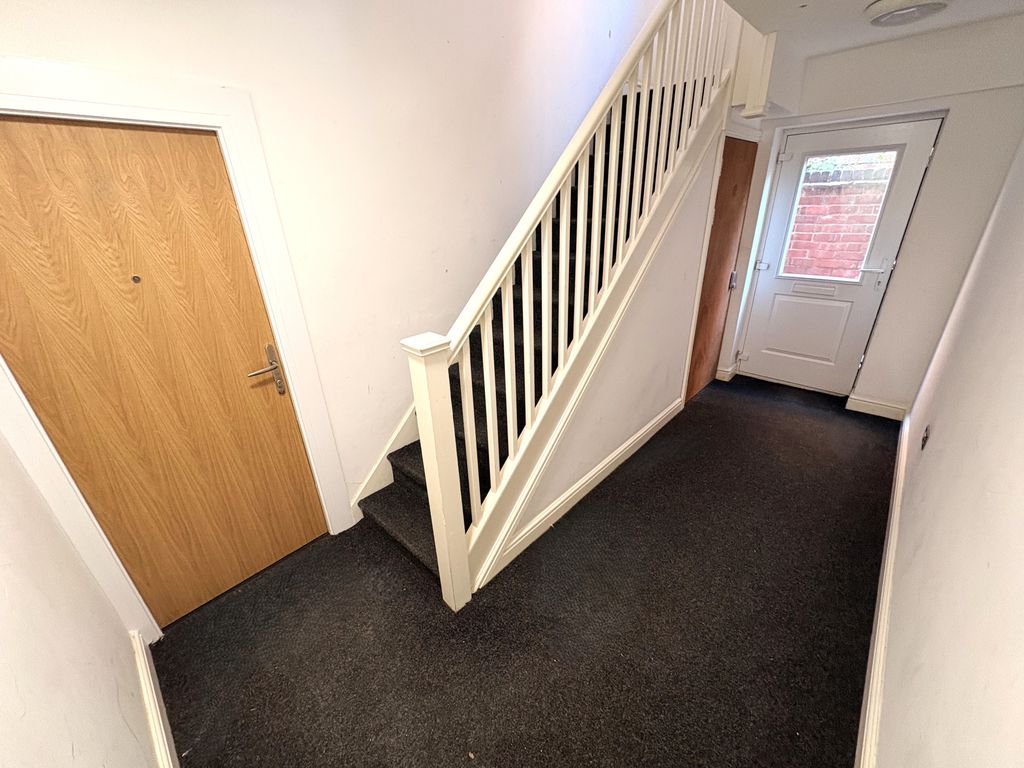 Property photo 2 of 9 Communal Hallway