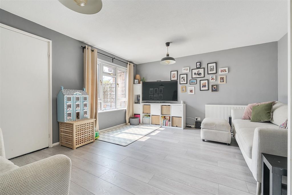 Property photo 2 of 20 Living Room