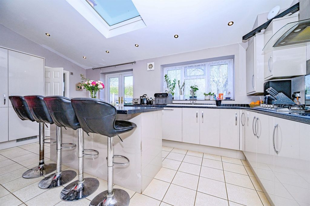 Property photo 2 of 21