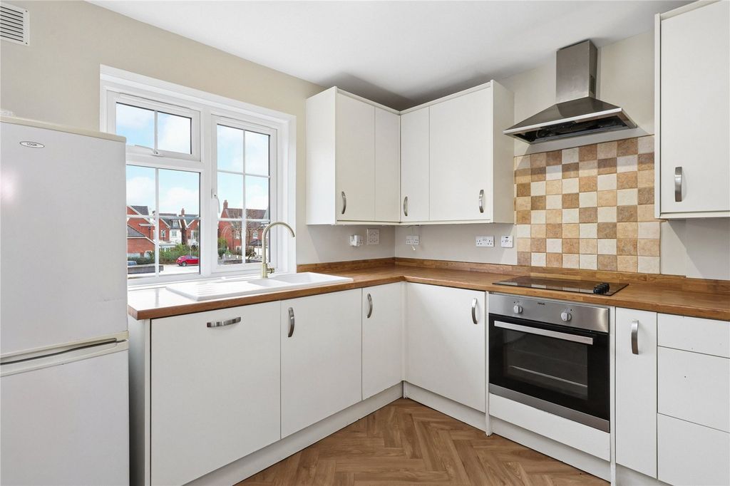 Property photo 2 of 10 Kitchen