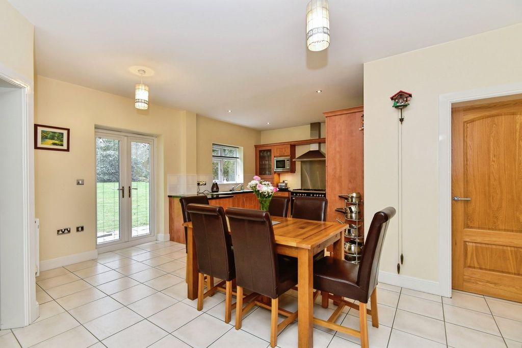 Property photo 3 of 34