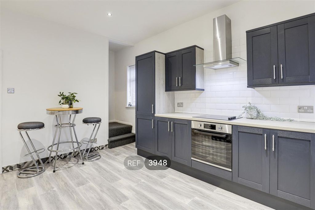 Property photo 2 of 11 Kitchen