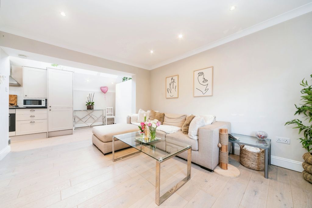 Property photo 1 of 14 Photography