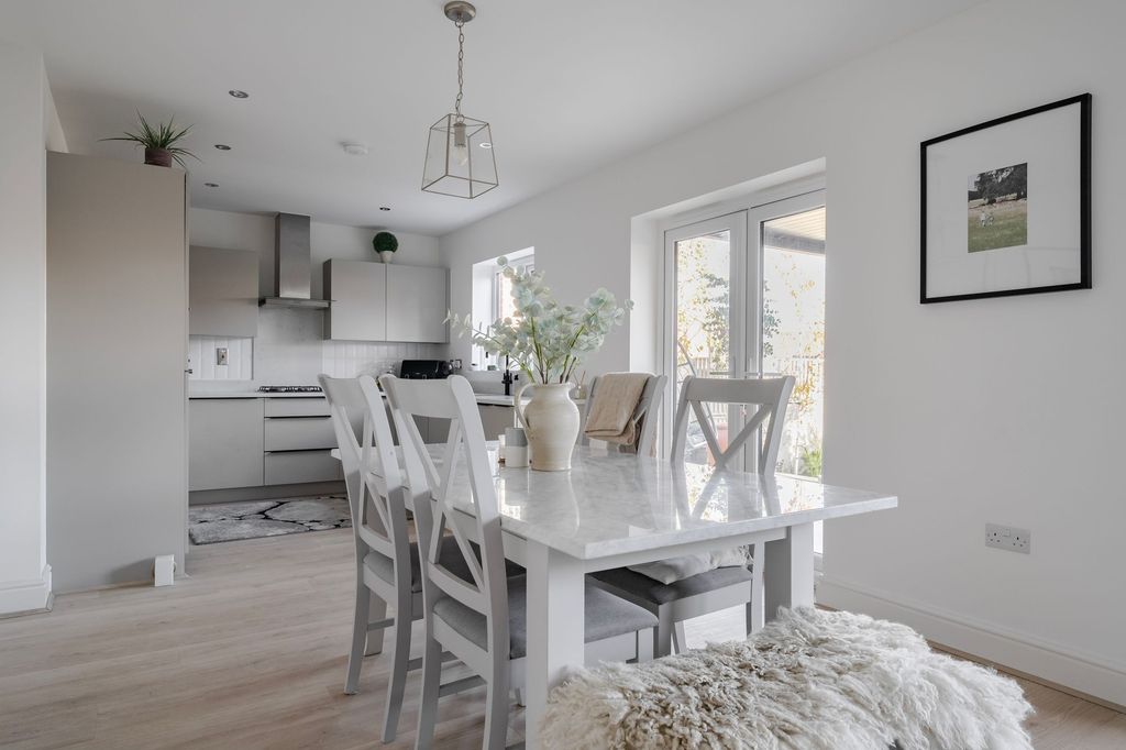 Property photo 3 of 26