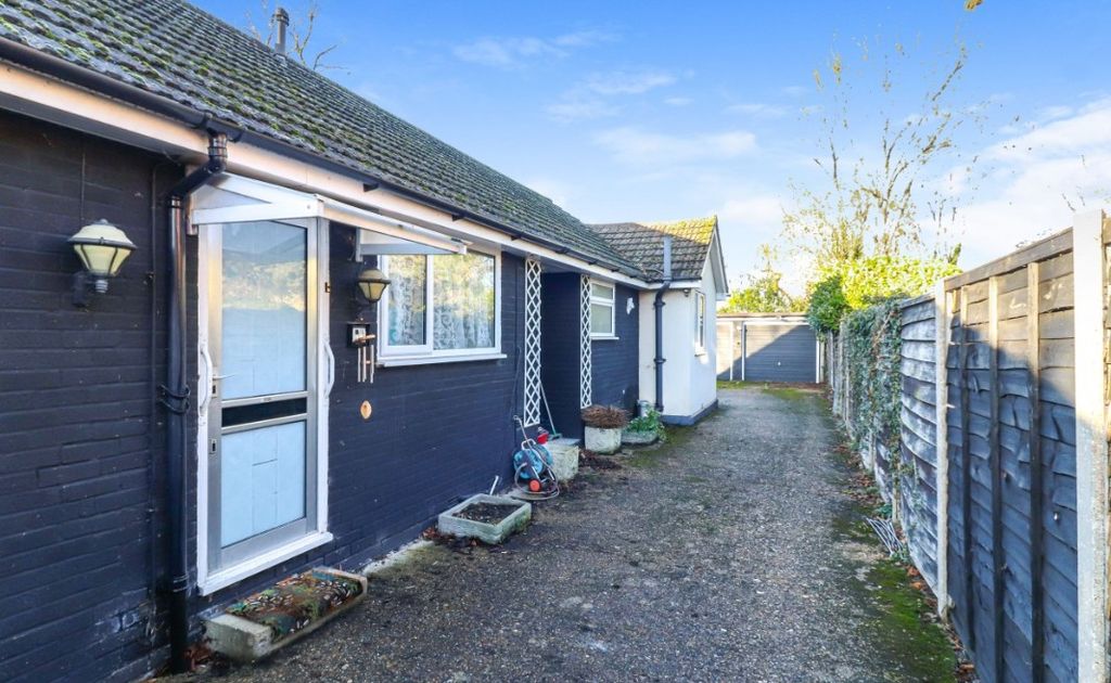 Property photo 2 of 23