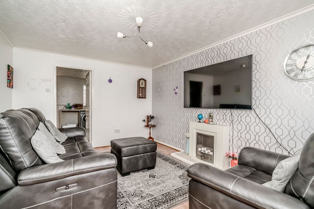 Property photo 3 of 32