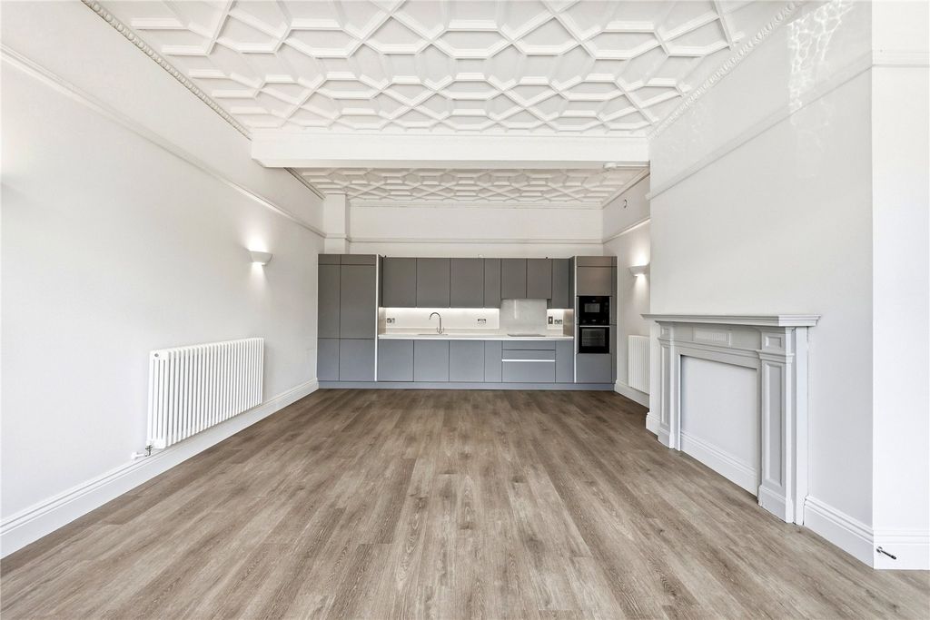 2 bed flat for saleLawrence Road, Altrincham, Greater Manchester WA14 photo 5