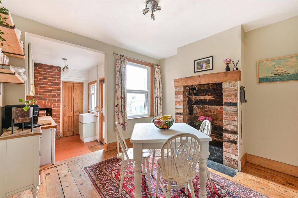 Property photo 3 of 18
