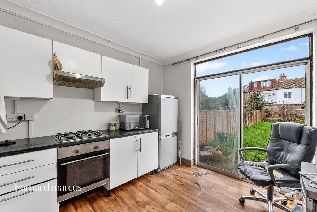 Property photo 3 of 16