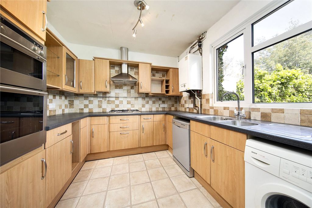 Property photo 2 of 8 Picture No. 16