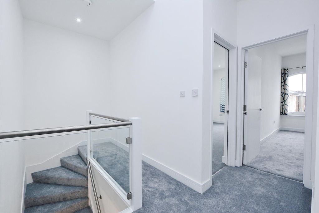 Property photo 3 of 7 Image