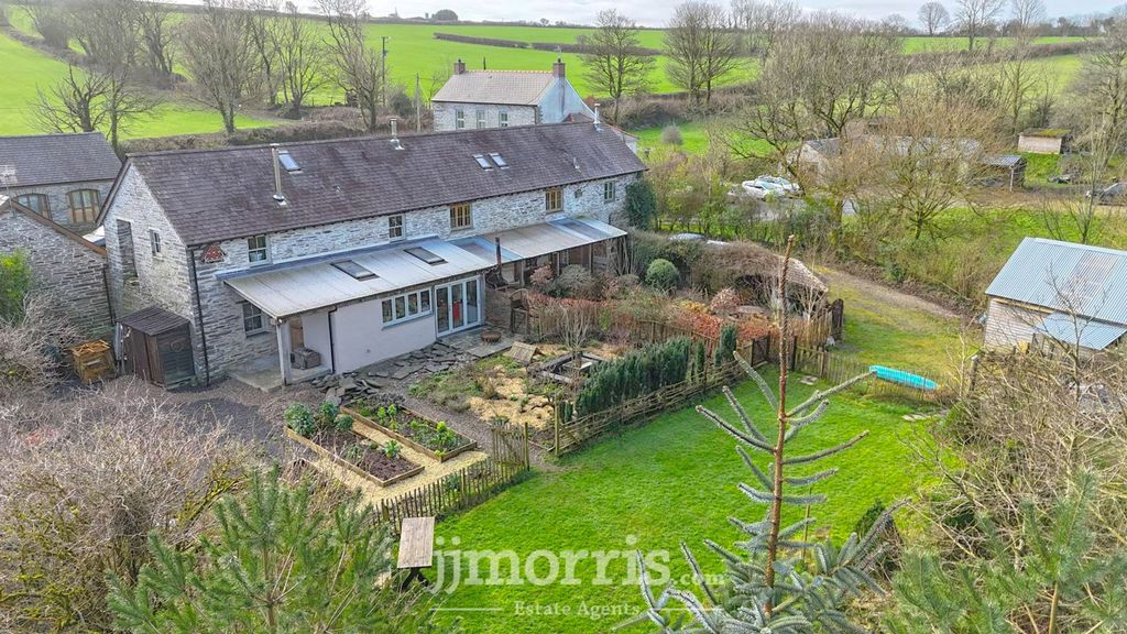 Property photo 2 of 83