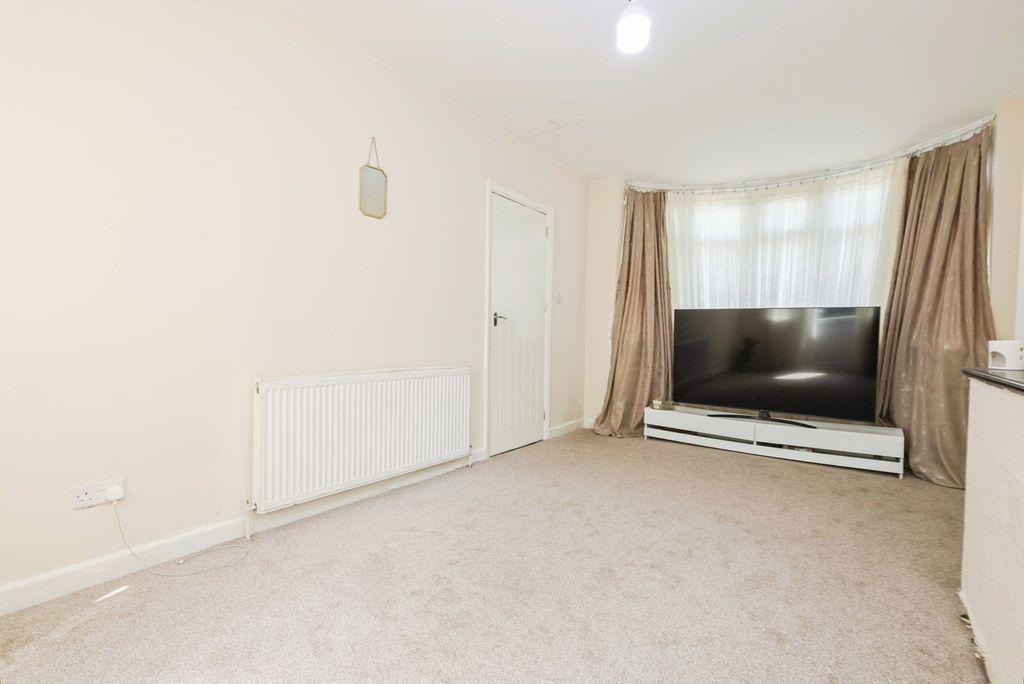 Property photo 3 of 17 Photo