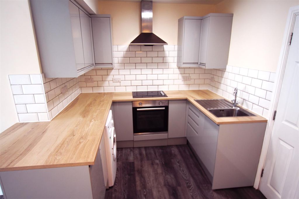 Property photo 2 of 10 Kitchen .Jpg