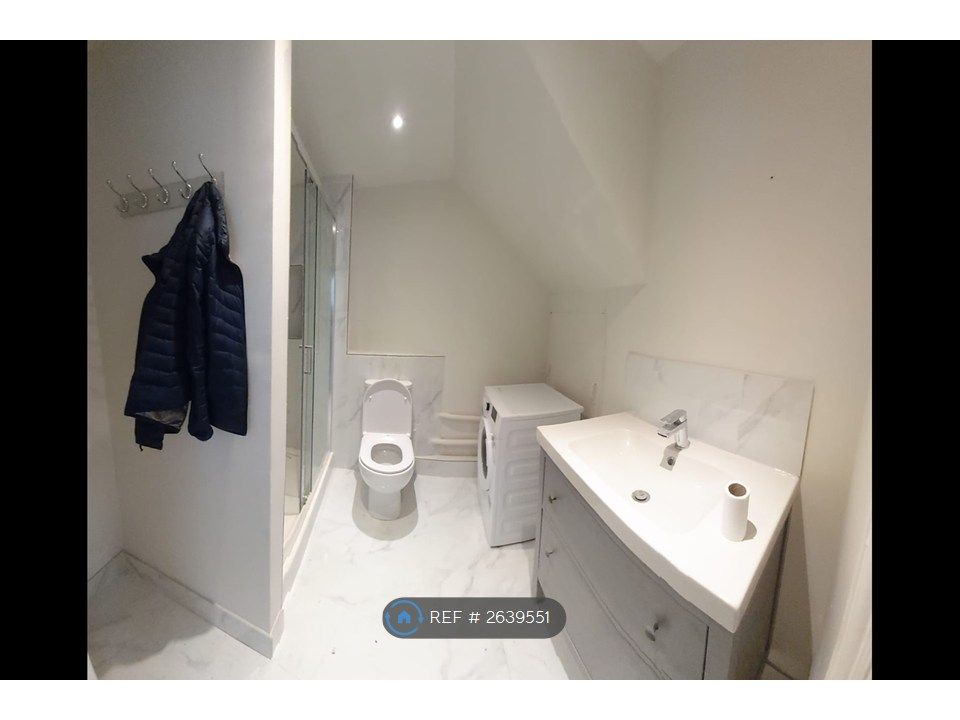 Property photo 3 of 14 Shower / Wc
