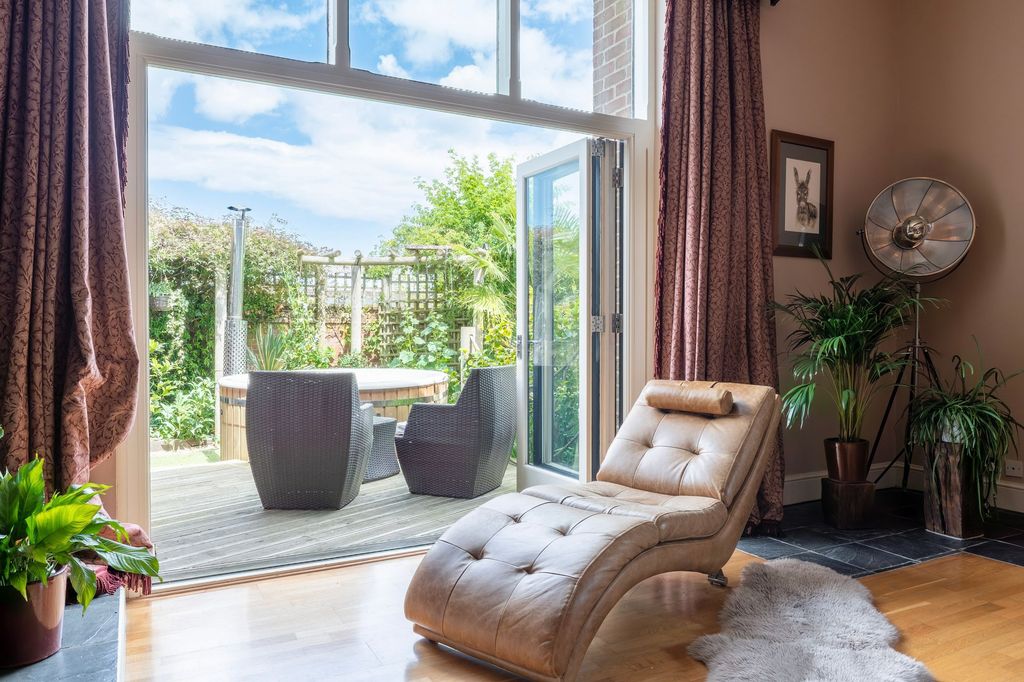 Property photo 3 of 32