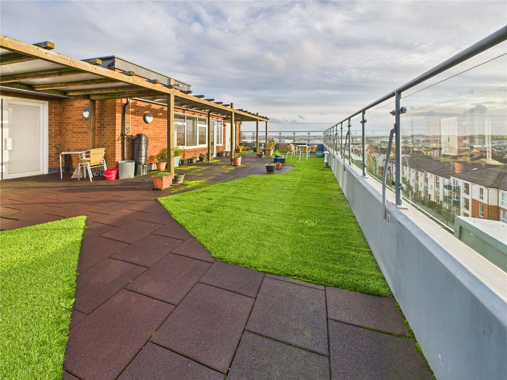 Property photo 2 of 19 Picture No. 15