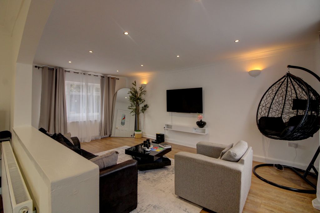 Property photo 2 of 21 2