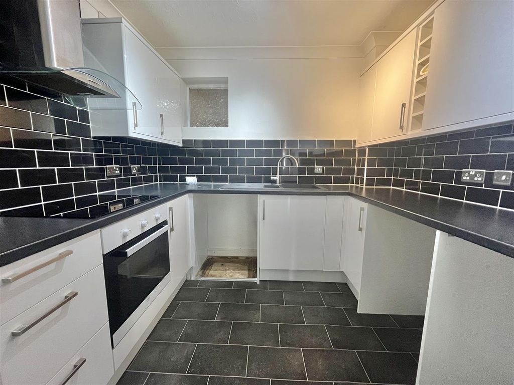 Property photo 2 of 13 Kitchen
