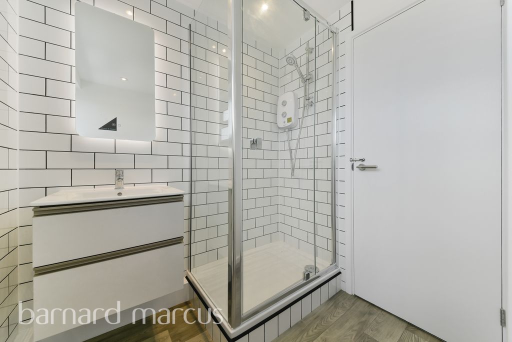 Property photo 2 of 7 Bathroom