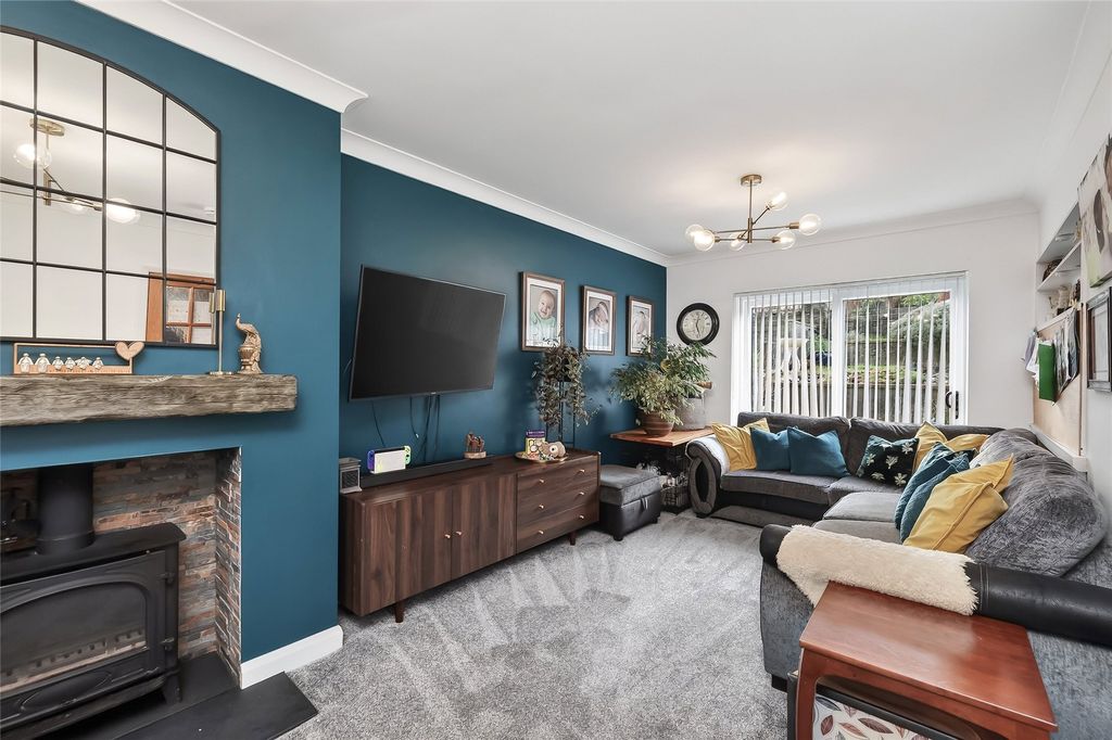 Property photo 2 of 23 2 - Lounge