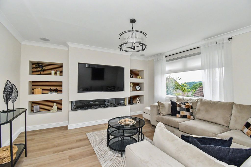 Property photo 2 of 27 Lounge Angle 1