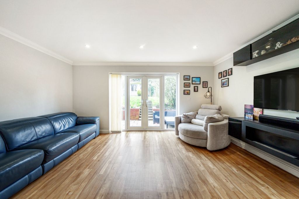 Property photo 2 of 18 Grosvenor Road
