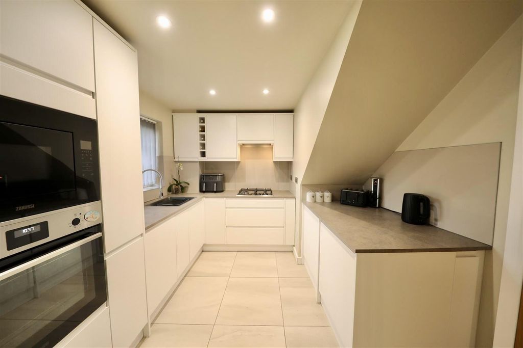 Property photo 2 of 21 Kitchen