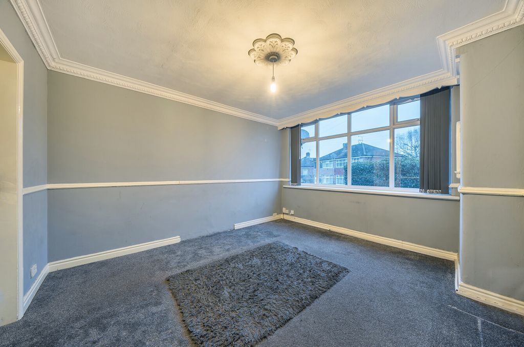 Property photo 3 of 11 Lounge