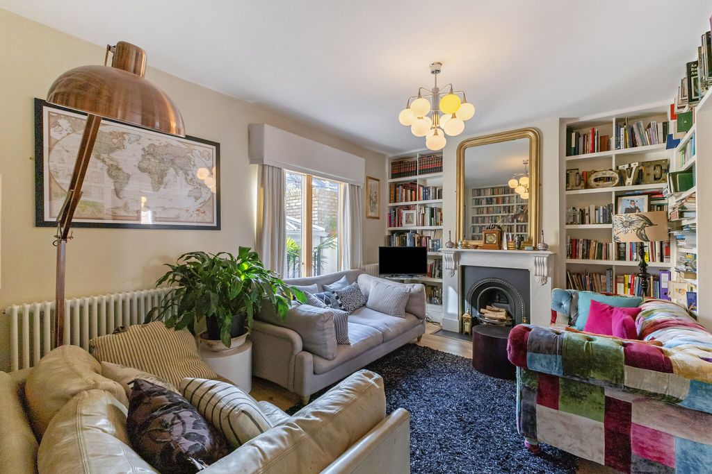 Property photo 3 of 28