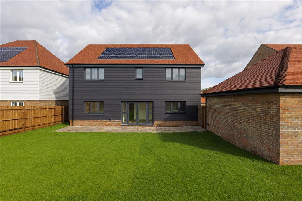 Property photo 2 of 20