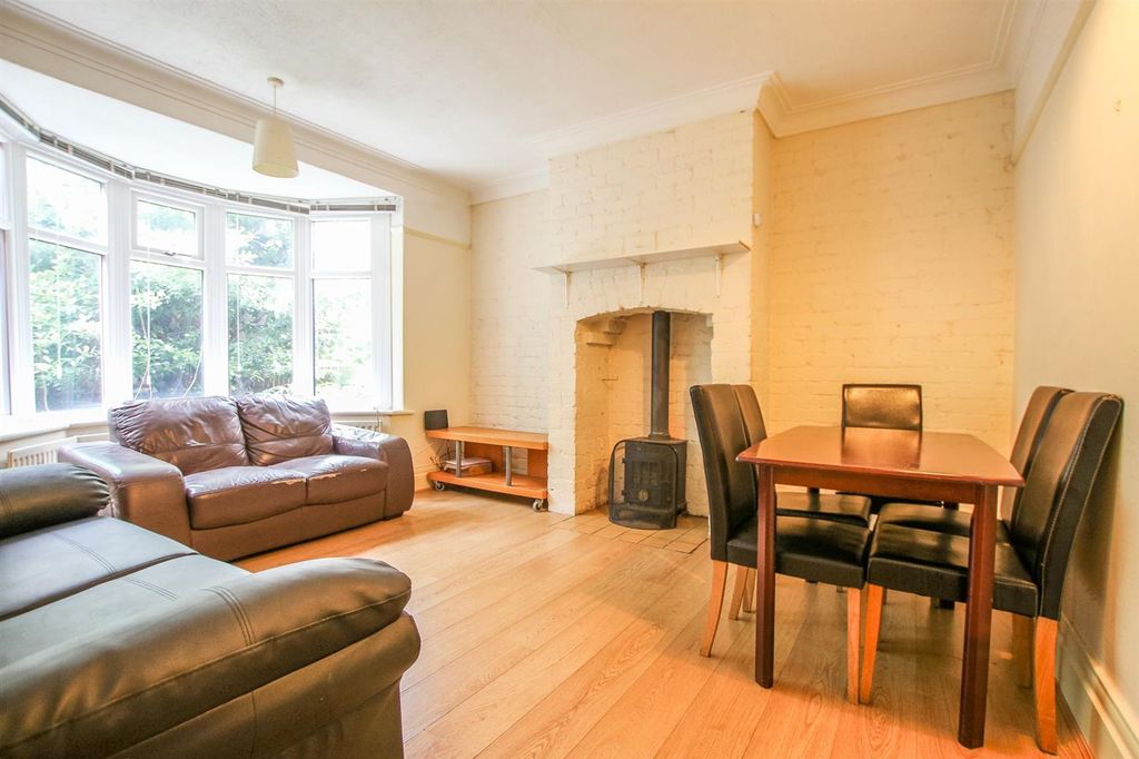Property photo 1 of 10 Living Room