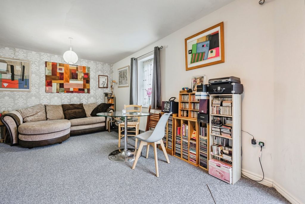 Property photo 2 of 12 Pbox-Img.Jpg