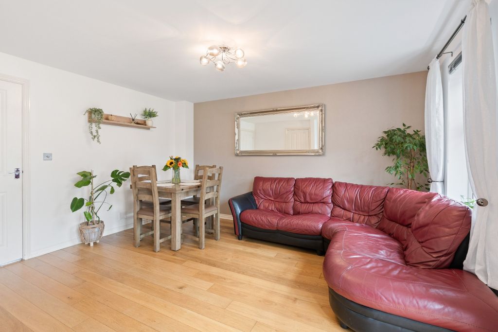 Property photo 3 of 25 5595853