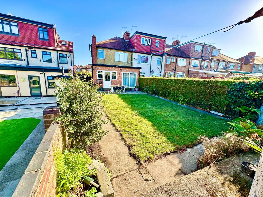 Property photo 2 of 23