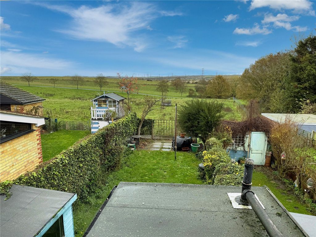 Property photo 2 of 17 Picture No. 21