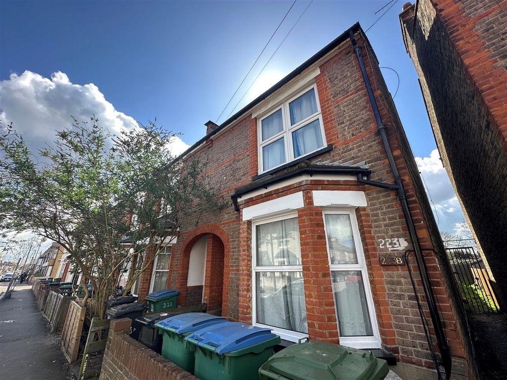 Property photo 1 of 6 Coopers Estate Agents